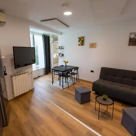 Apartment Kiwi 2 *